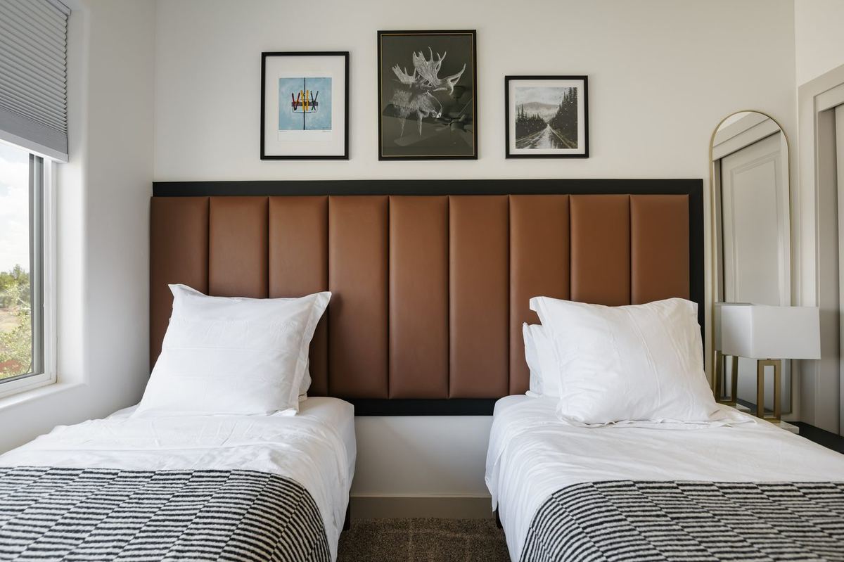 Twin bedroom
